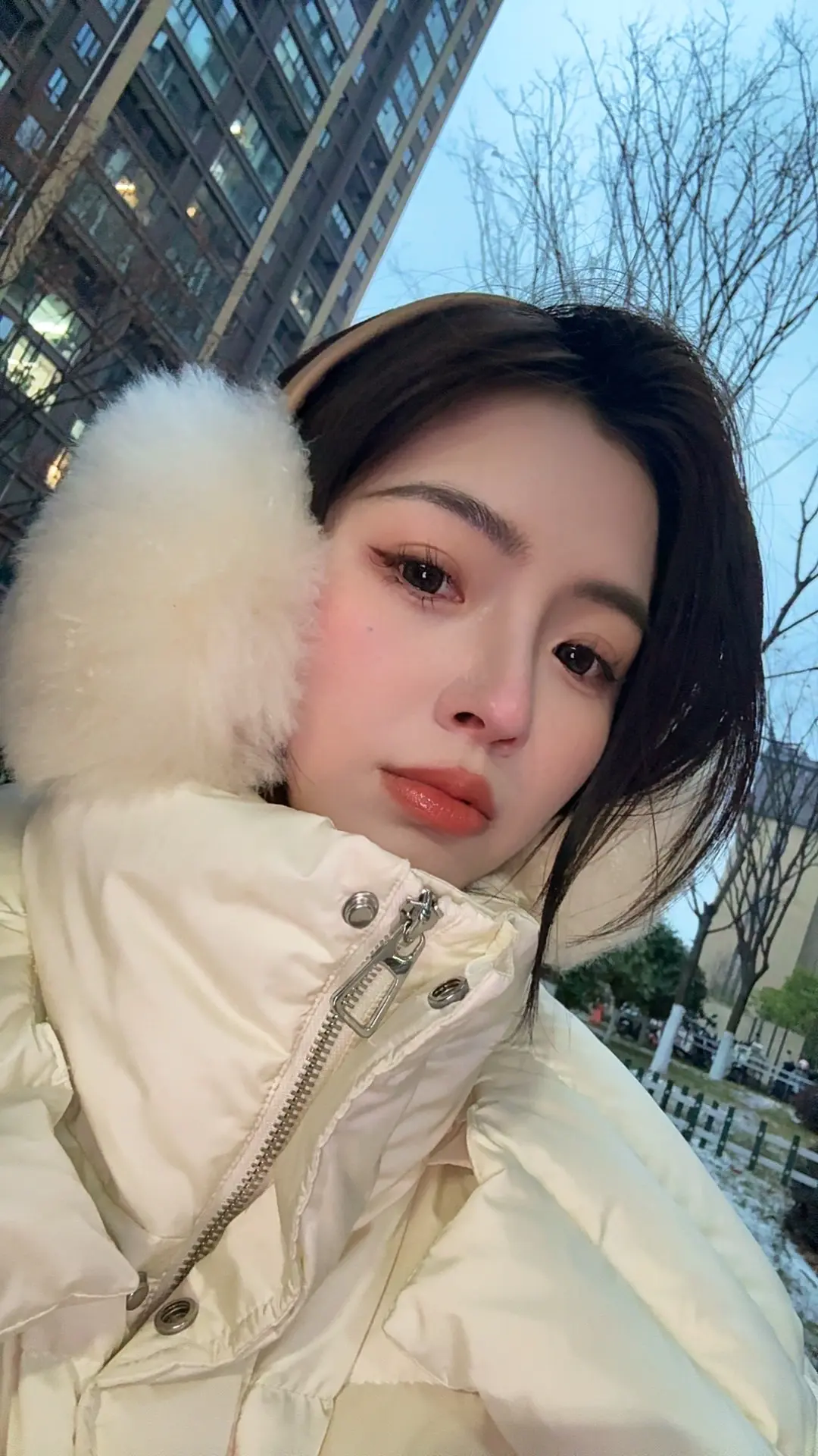 人群太吵了，我想去听旷野的风，安静和孤独，踏实又自由。