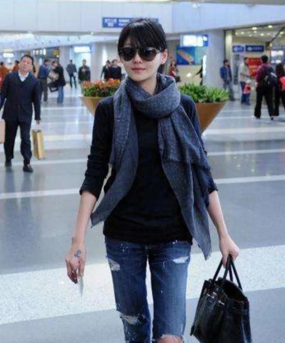 之前有很多人都说大S在婚后娇气、矫情、难伺候，可回头看她的经历，其实根本不是这样