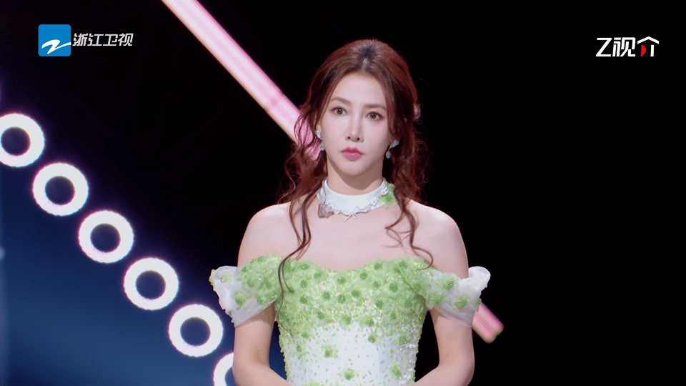 网红怎么一到大舞台就露怯小阿七和弦子在有歌第二季合作《诀别诗》被乐评批评音准偏差