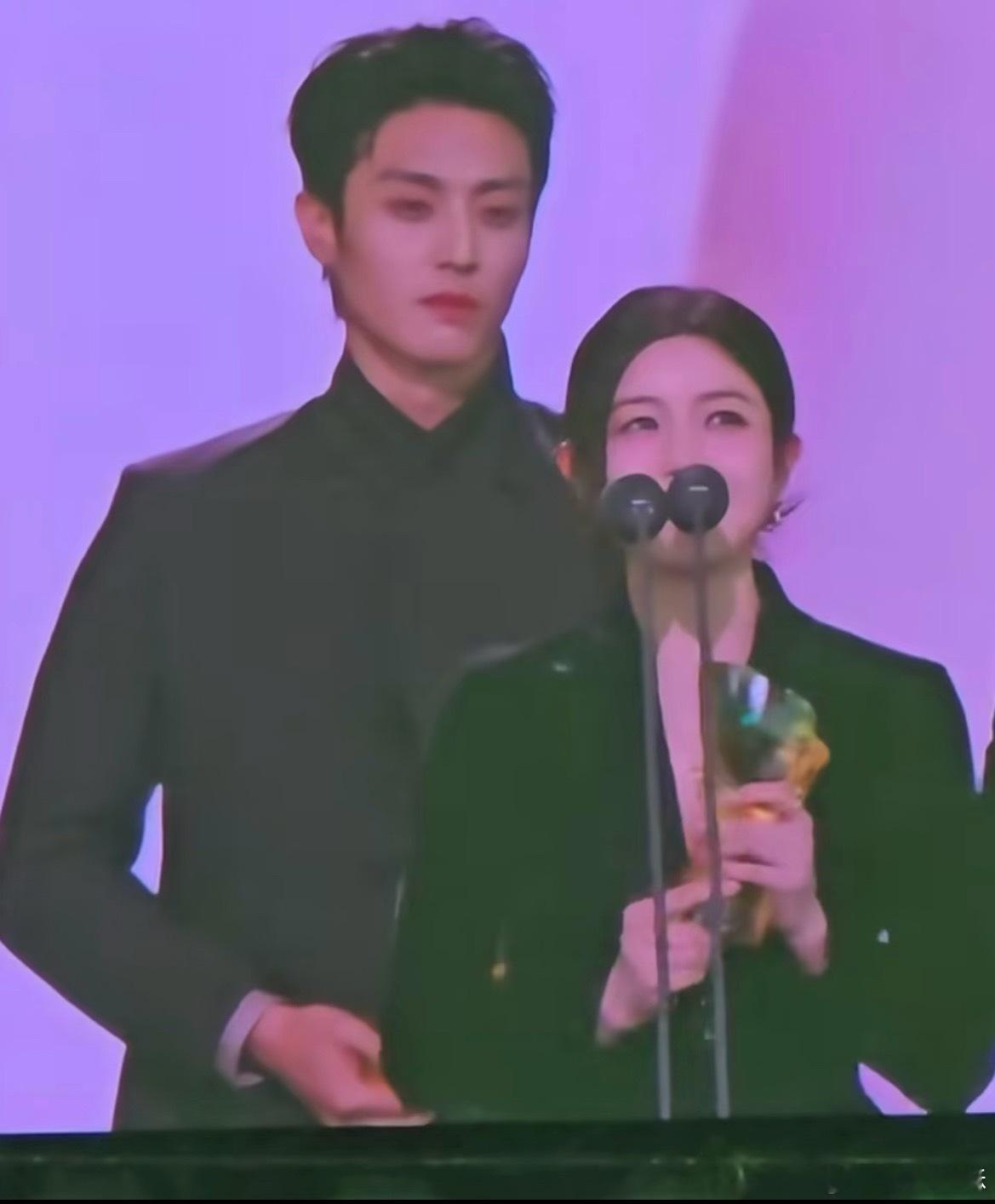 陈妍希提周柯宇 镜头切陈鑫海腾讯很懂啊，弟弟没来，又是同框陈靖可 ，又是镜头切陈