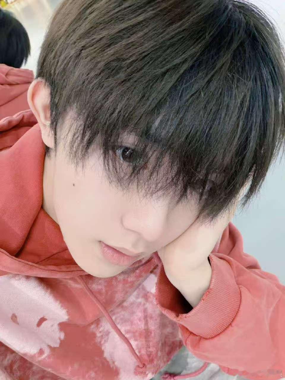 双眼皮苏新皓苏新皓的腿恢复得差不多了苏新皓的腿恢复得差不多了，好，[送花花] ​