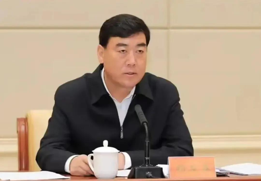 突发！突发！中央候补委员、青海省委常委、政法委书记杨发森突然主动投案。杨发森，现