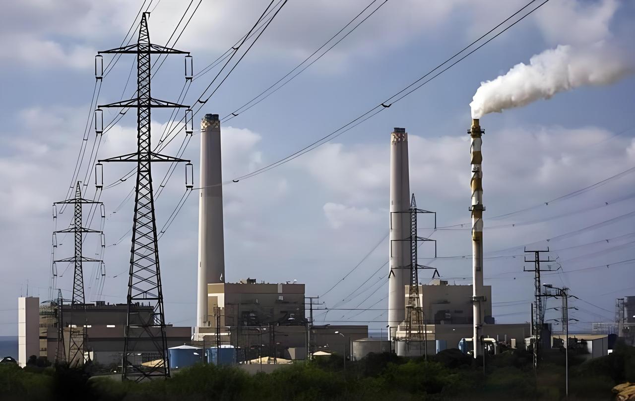 伊朗打顺手了，对以色列的七寸下手了。

伊朗前几天，对以色列的反击重点在军事设施