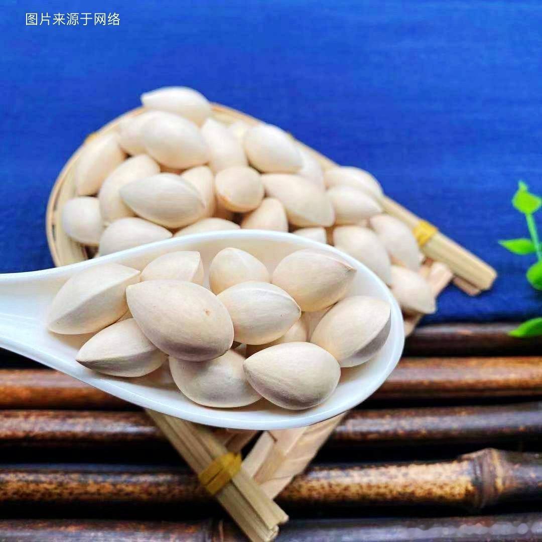 千年传奇是白果中医善用白果，其实银杏树上下浑身都是宝。比如树皮、树根、树叶、果仁