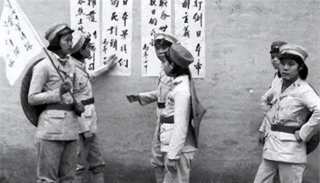红军的美女师长，为看她县城百姓万人空巷，一生有过两男人
胡筠，她1898年生在平