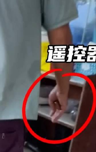 【博主暗访海鲜餐厅抓包遥控秤：鲜活海鲜变死的 秤是半斤秤】近日，广东阳江，有博主