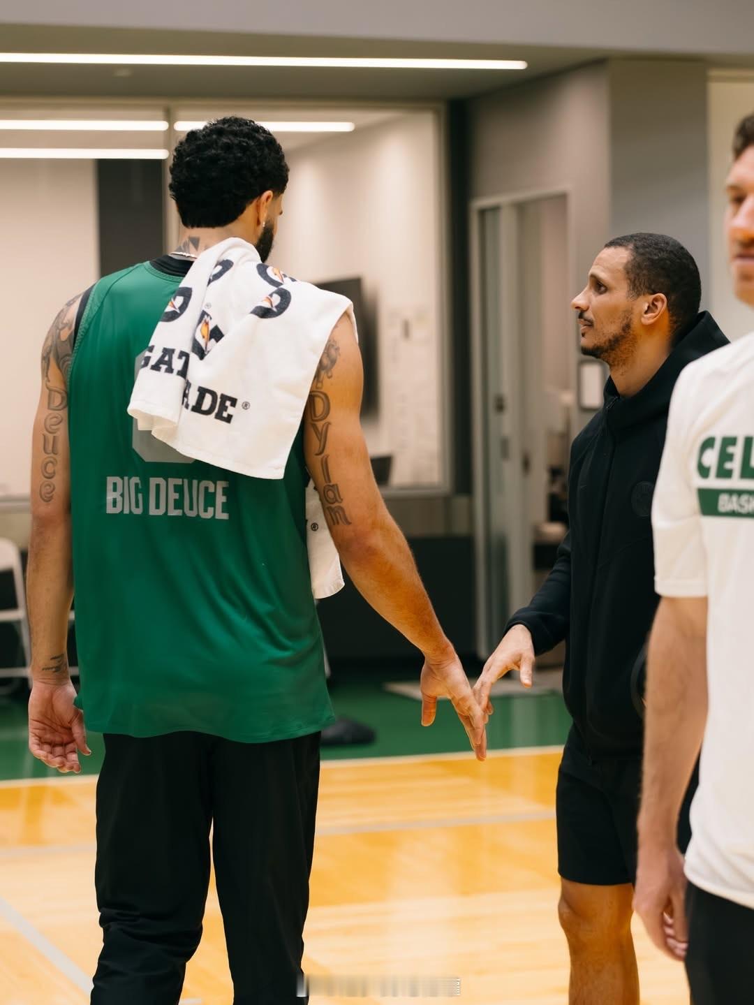 塔图姆昨天随缅因州凯尔特人训练的照片👀 