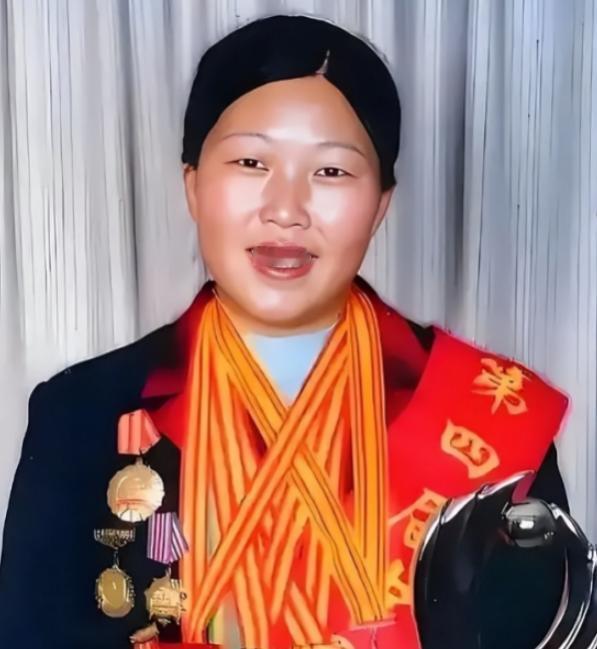 1985年，陕西一老汉为报救命恩硬把闺女许给了沙漠里的穷汉，她跑了三次，又被抓回