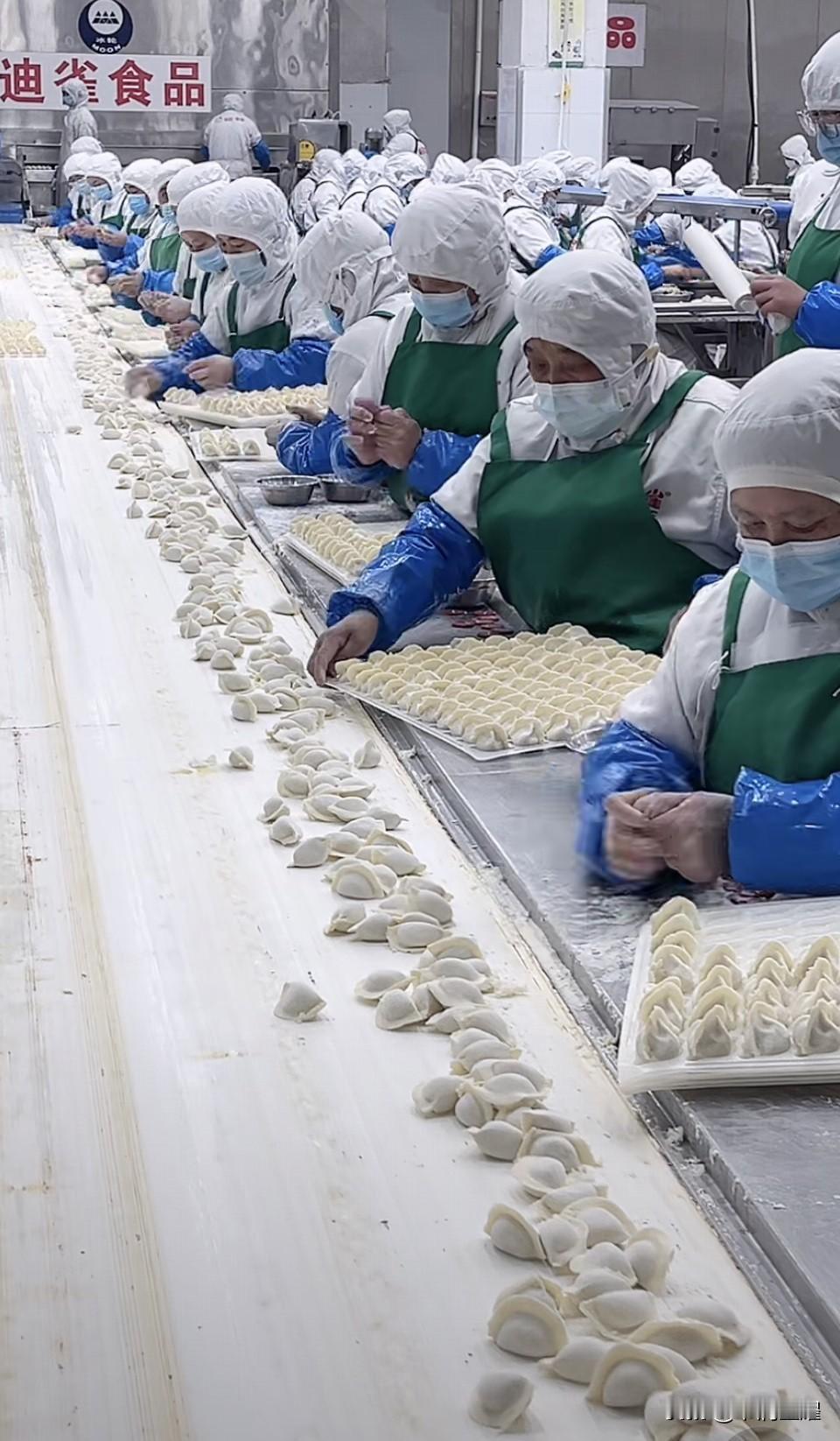 山东人做面食的功夫不是盖的，老家的花饽饽成了非遗，谁知在网上买的普通饺子，也是意