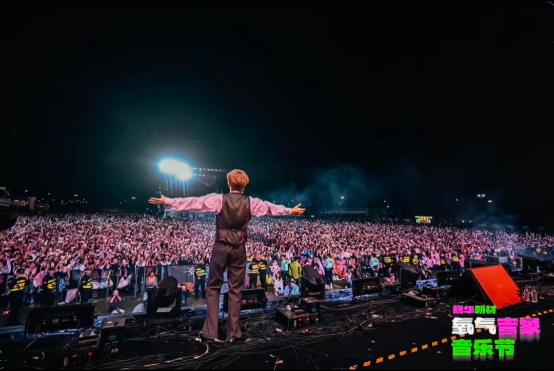 汪苏泷 “爱让悬崖变平地”是警戒线也拦不住的爱[苦涩][苦涩][苦涩][苦涩] 