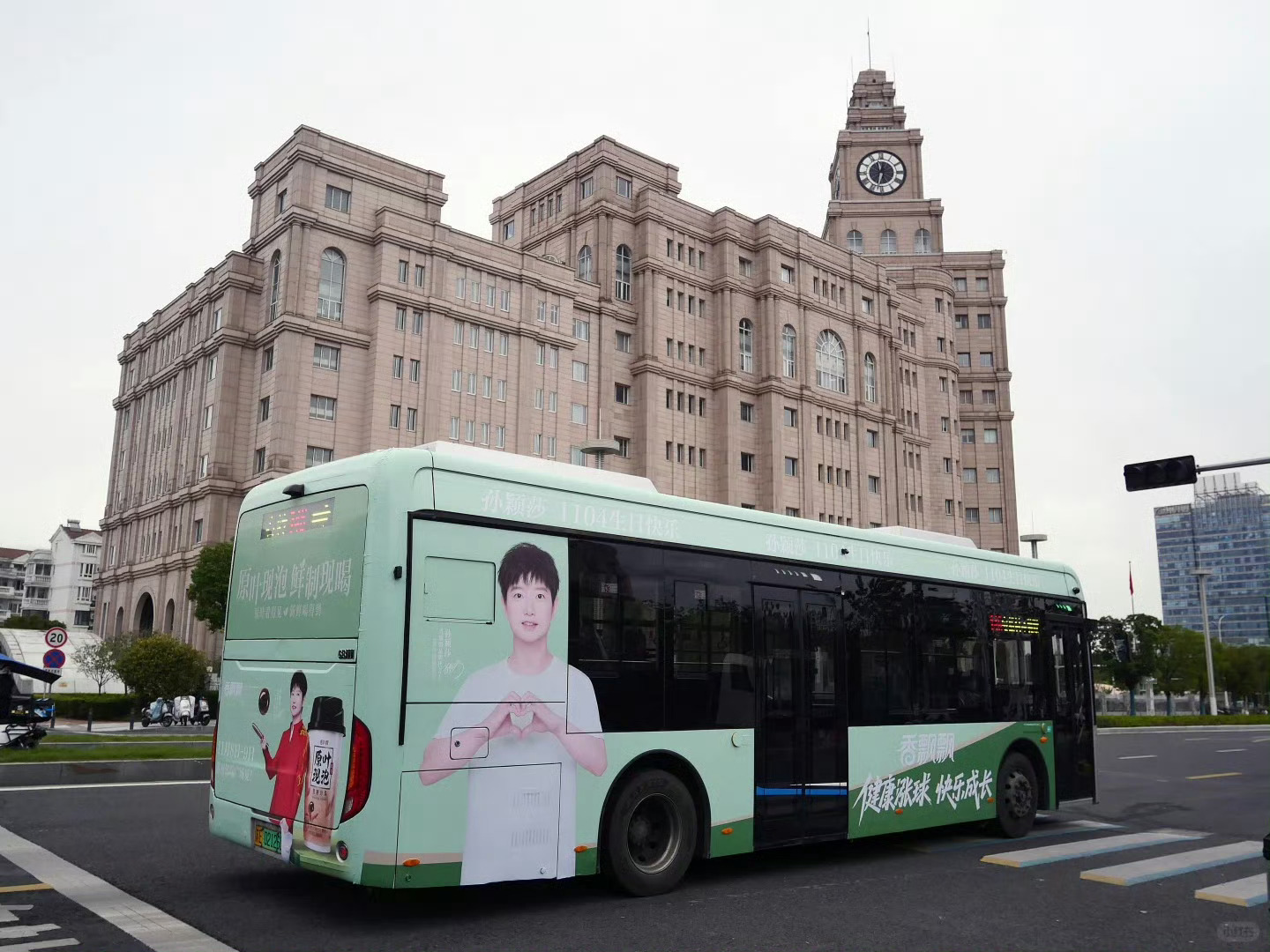 孙颖莎东方美人不开玩笑每年限量的茶中爱马仕也是让我喝上了，也没人告诉我这香飘飘全