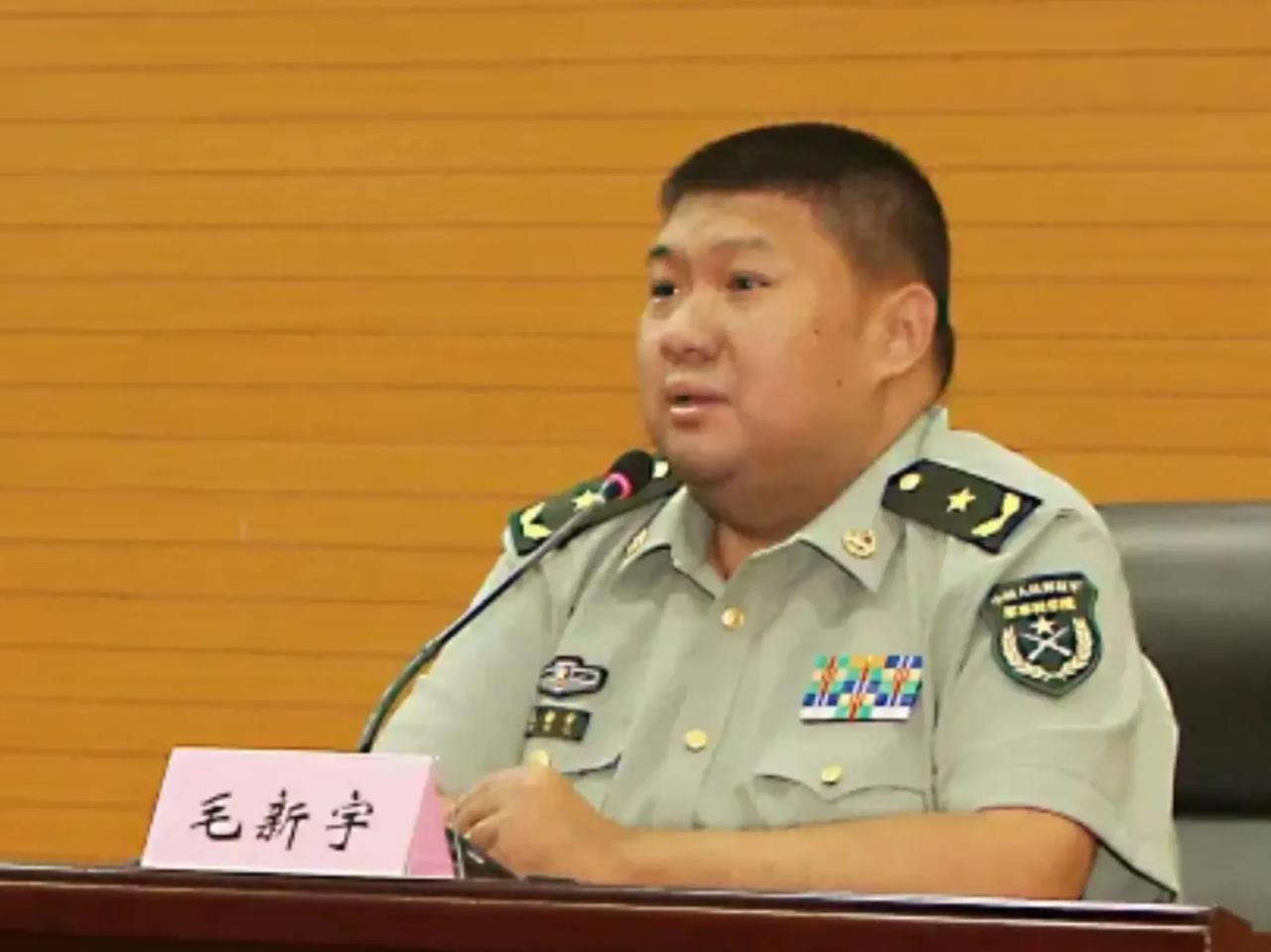 人民币上有毛泽东主席的肖像，因此，口头上，人们称钱为“毛爷爷”。这是一种大众化的