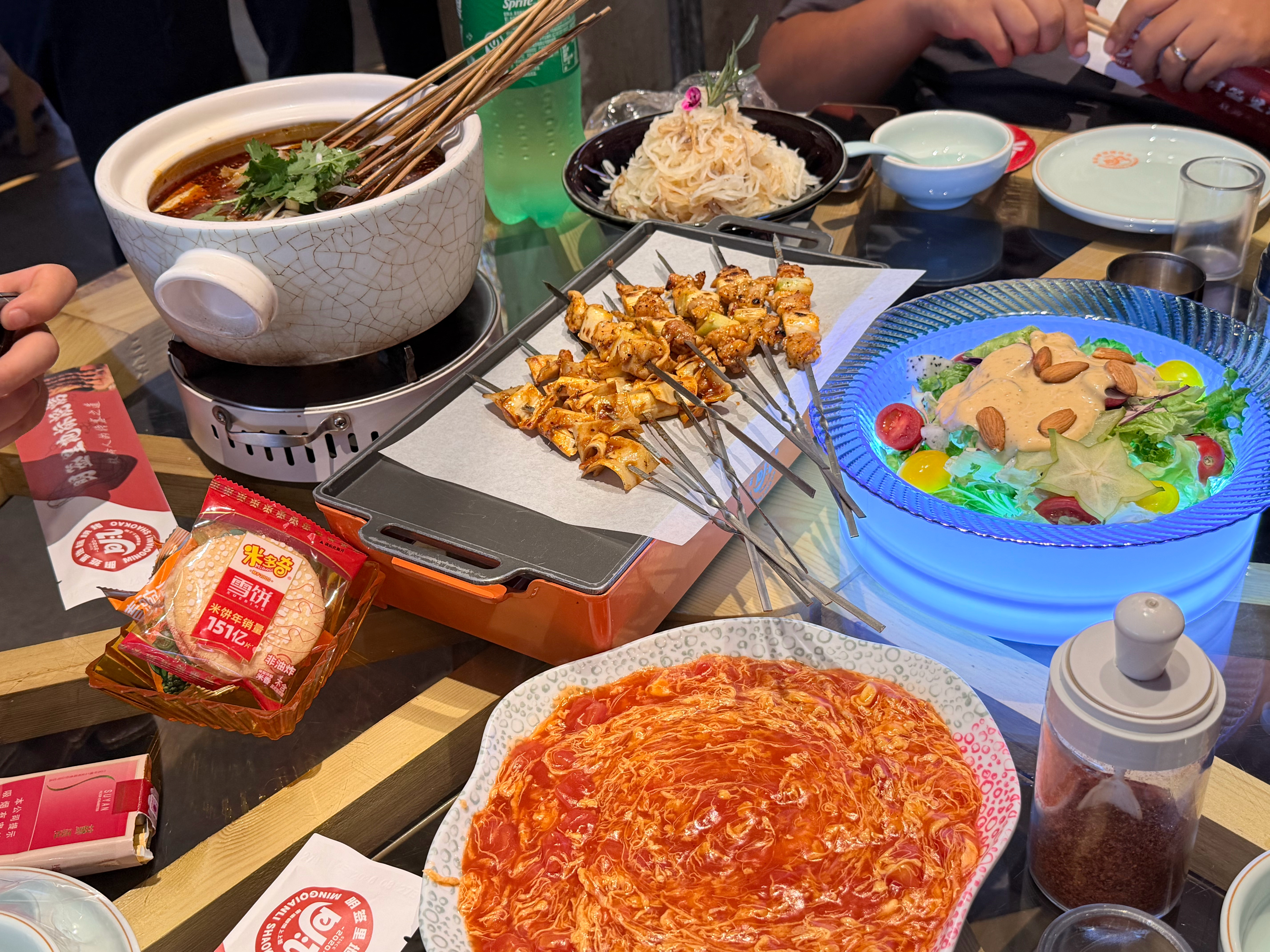 经历了一天清凉谷的折磨终于也是吃上饭了！这家餐厅还不错！  ​​​