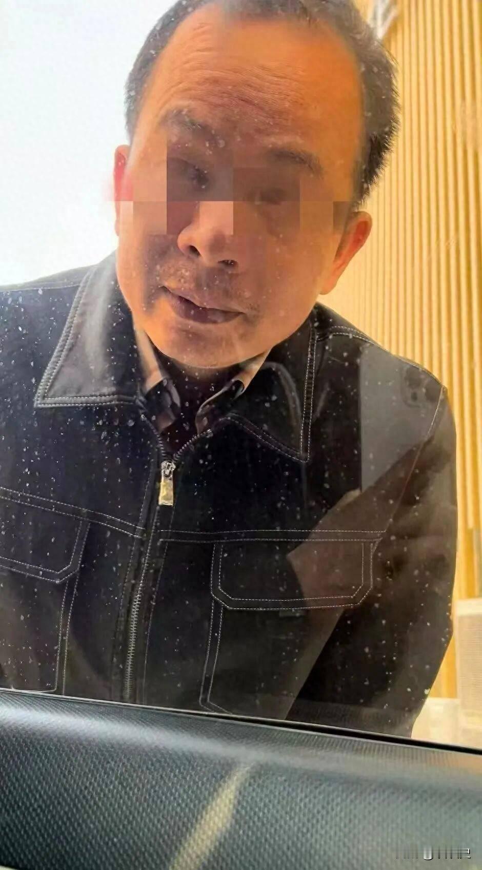 2023年，广东，一男子坐顺风车时，喜欢上了女司机，他展开猛烈追求，但女司机并不