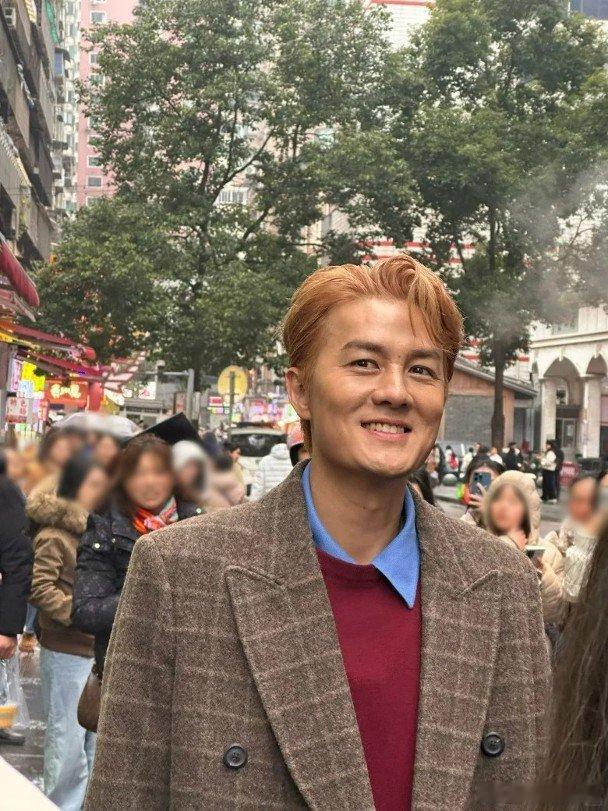 台灣男星吳克群與王心凌傳緋聞多時，不僅多次被爆一同搭飛機前往內地，還同進同出、互