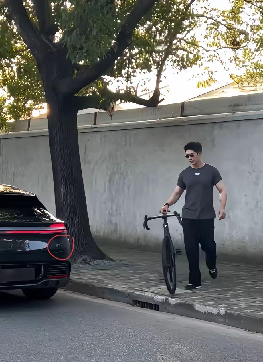 黄景瑜开的车是什么牌子的？