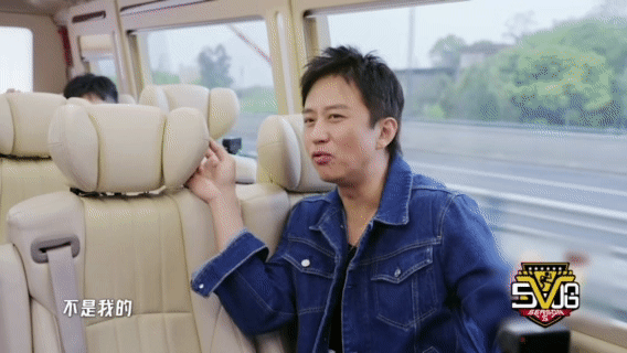 邓超回应与迪丽热巴粉丝合影小迪，久违的称呼时间过得真快 ​​​