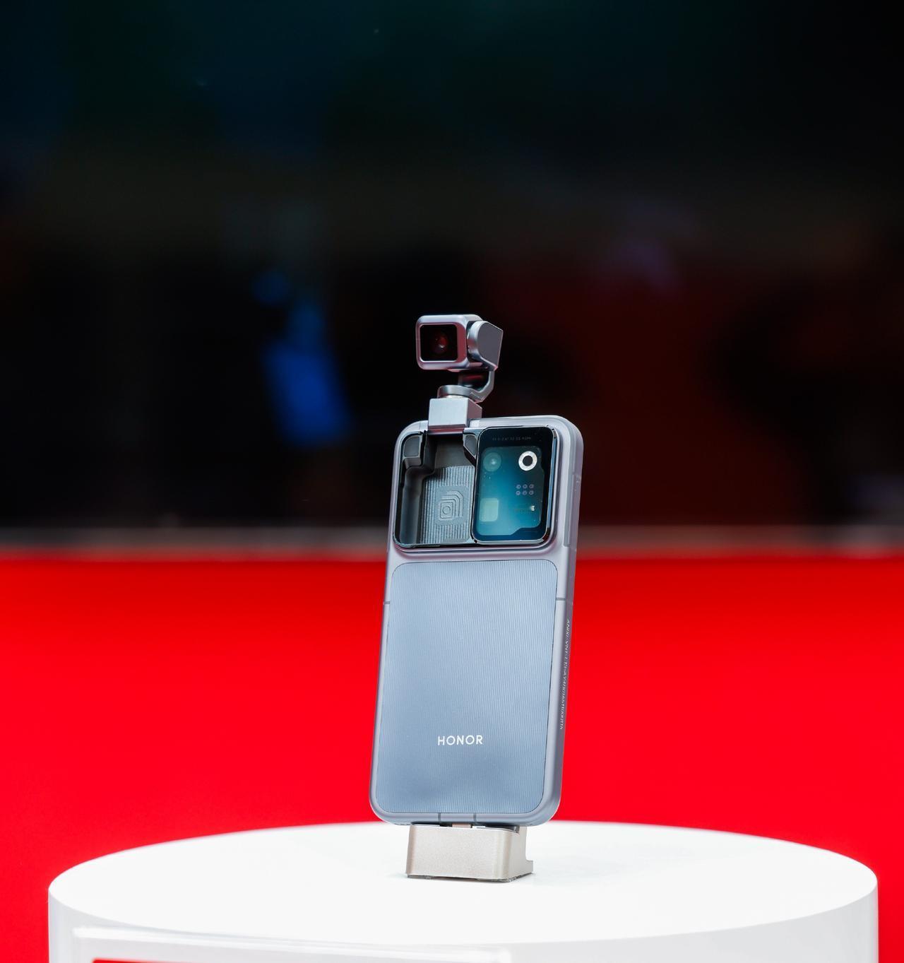 奉劝大家一句
想要入手荣耀Robot Phone的一定要实际上手体验
不然后悔来