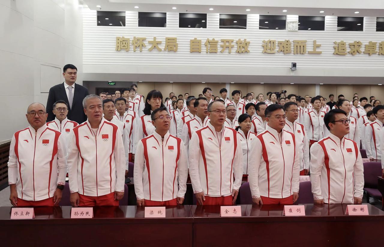 中国女篮巴黎奥运大名单出炉！
（请仔细看前五张图片）

杨力维、李梦、韩旭、李月