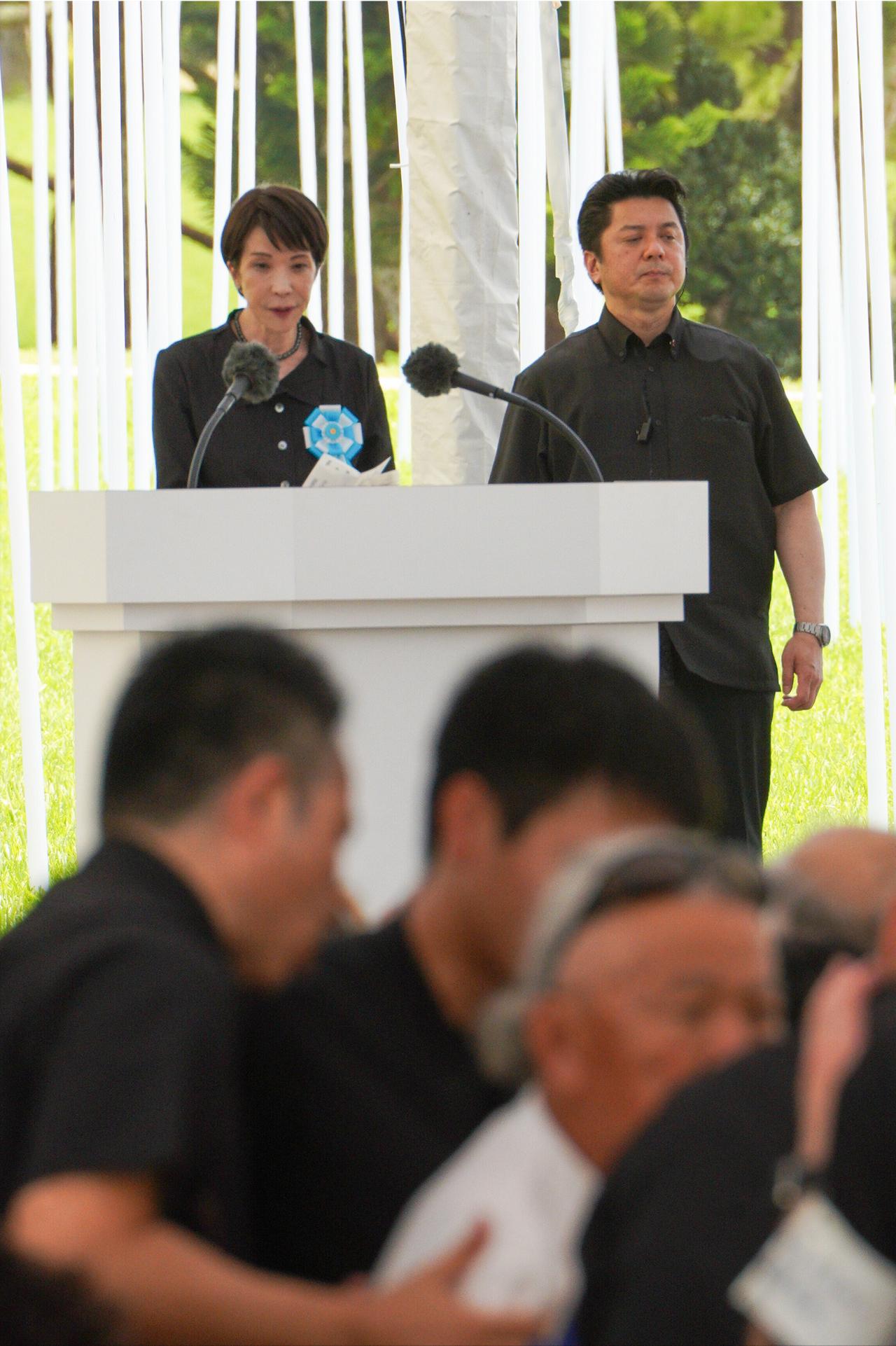 23日，臭名昭著的高市早苗在琉球主持所谓的“冲绳战役追悼祭奠仪式”。而在现场，发