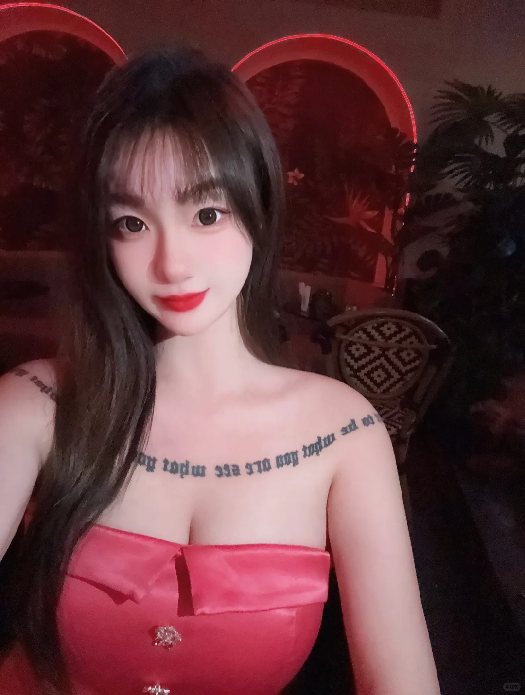 跟美女吨吨吨好快乐