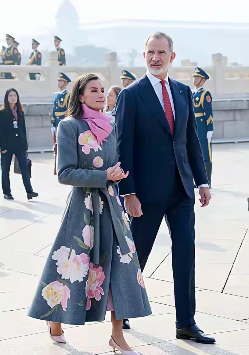 西班牙国王访华旧事新谈，殖民过往浮出，新能源合作埋伏笔。
西班牙国王最近来中国访