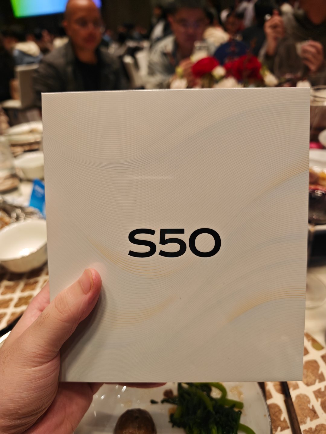 vivo家宴抽到一个S50 但是不能给你们抽S50，我准备拿回去给家里人用了好东