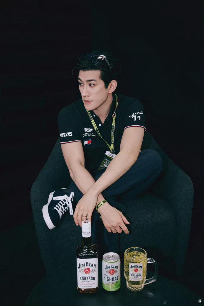 十日终焉官宣李治廷李治廷转发十日终焉书粉两极评价！有人觉得李治廷年龄违和，有人认