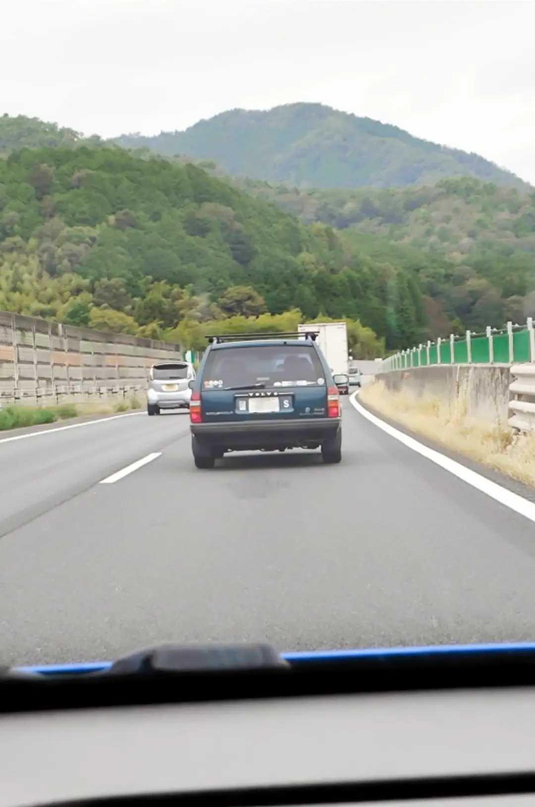 网友：原来那车不是沃尔沃啊！
