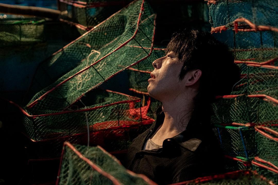 翁子光监制新作《纸盒藏迷》海报&剧照曝光，入围上海国际电影节 主竞赛单元领衔主演