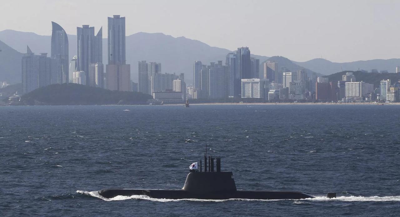 美国官员乔纳森·弗里茨在韩美论坛上表示，美国方面已允许韩国建造核潜艇来遏制“地区