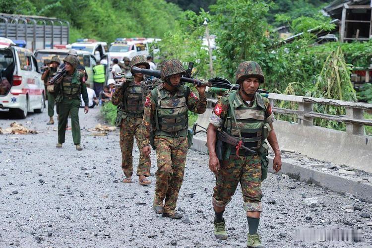 非常罕见的局面：特朗普高调称促成泰柬停火24小时不到，泰国外长强力驳斥，两国冲突