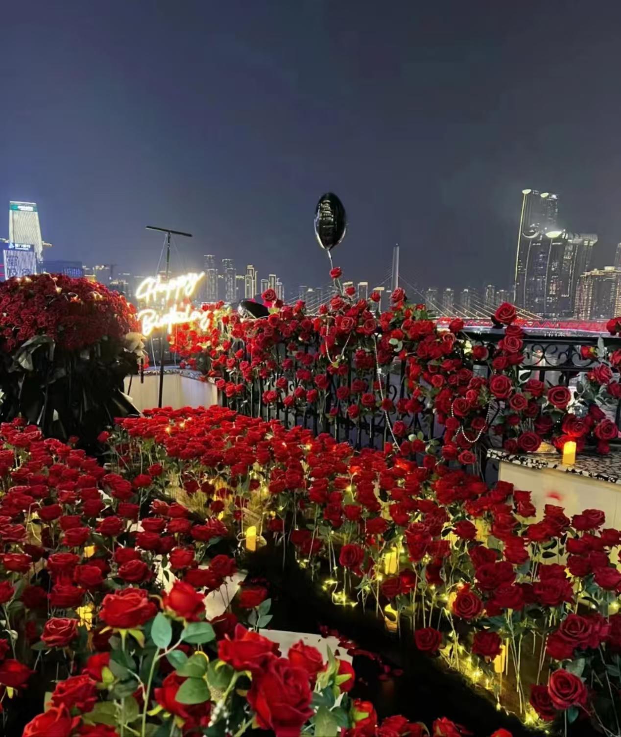 “太反常了！”，一份520最新消费数据冲上热议。

往年520被疯抢的鲜花、钻石