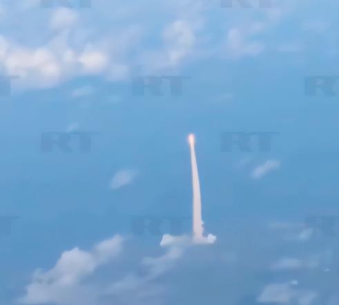 麻烦大了！美国花好几十个亿造的载人飞船刚上天没半天就掉链子，最关键的厕所居然坏了