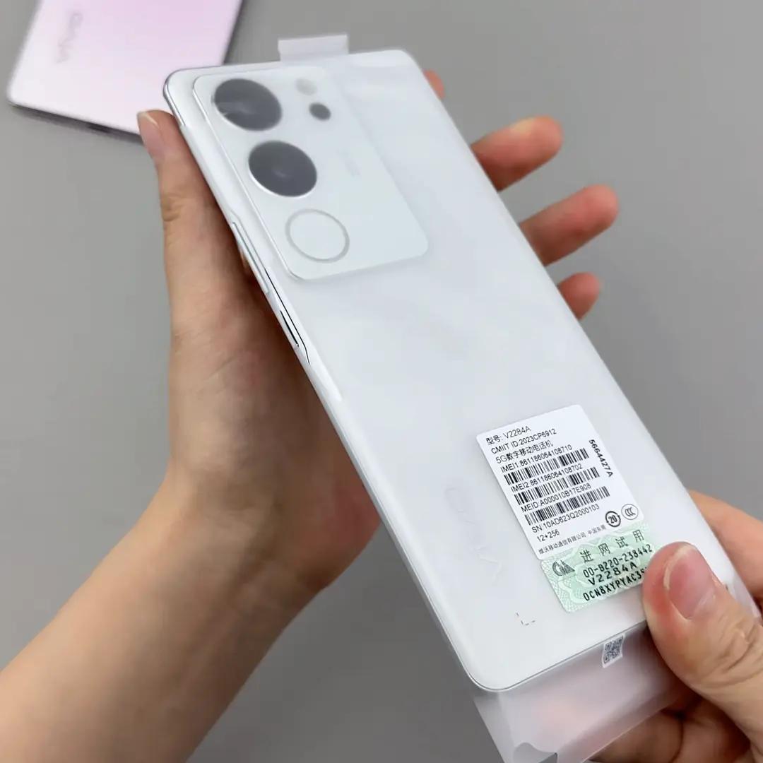 刚发布的小米17 Pro，凭三大核心亮点成了数码圈焦点，上手即懂何为“旗舰新标杆