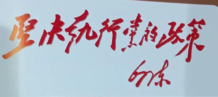 某报著名记者，善于写评论，把握的风向很准，还是没有自己的特点，今天有条友说为什么