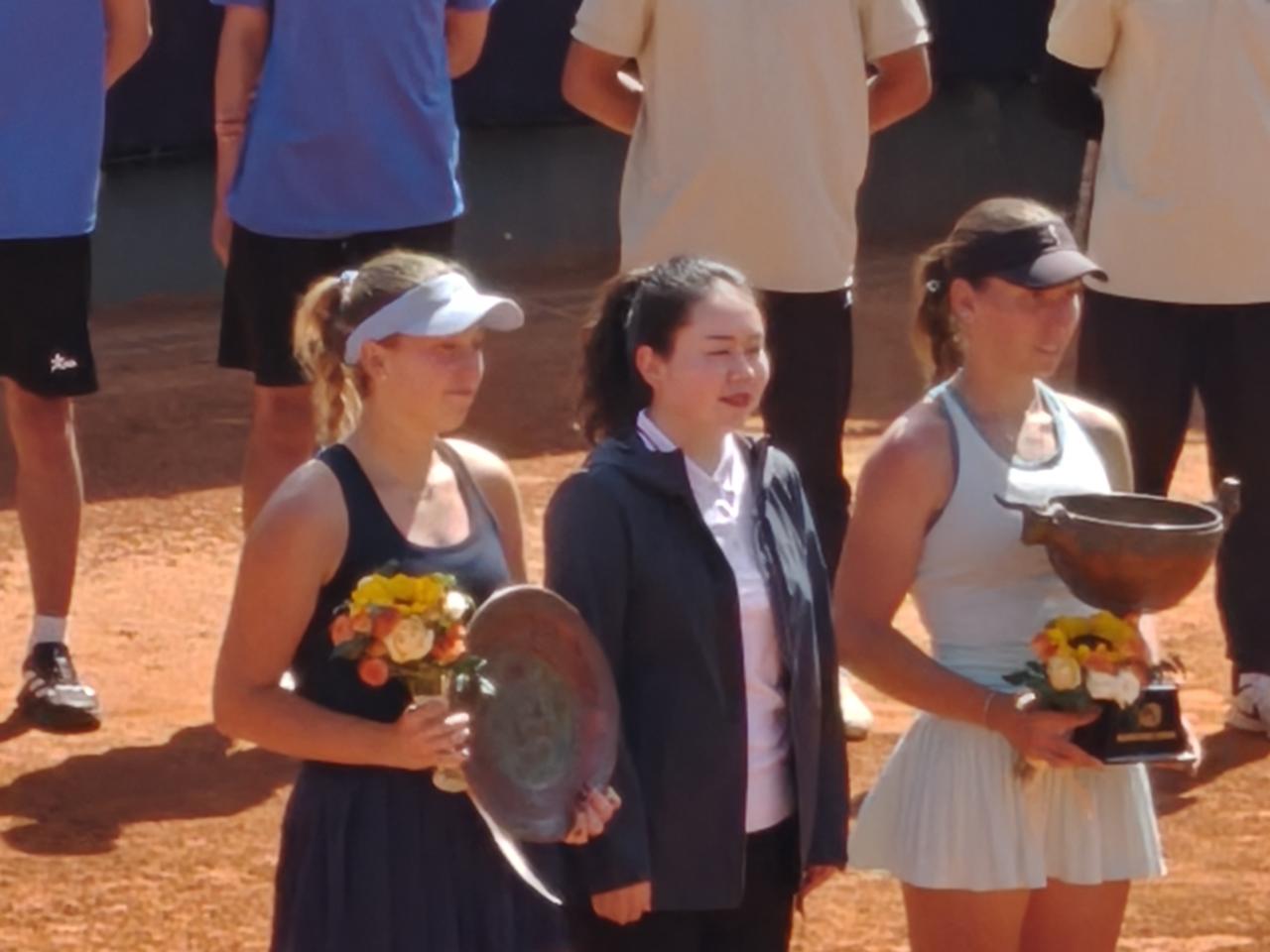 昆明网球公开赛女子单打决赛紧张激烈，非常遗憾观众席冷冷清清
     
    