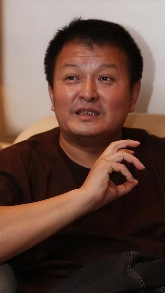 杨亚洲，1956年生于黑龙江哈尔滨，中国内地男导演、演员，毕业于中央戏剧学院 。
