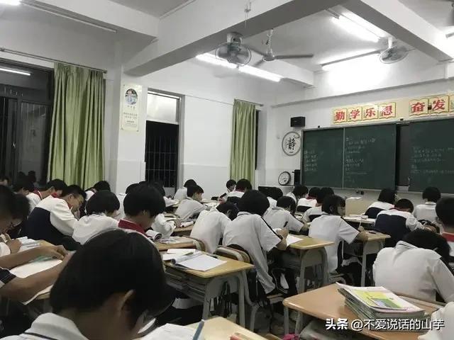 最需要天赋的数学  不需要天赋的英语   为什么培训热度最高？
原因一：相比于其