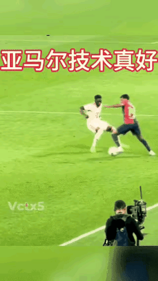 巴萨新星亚马尔在对阵拜仁的欧冠比赛中表现太出色了，他踢球非常巧妙，他他踢球的节奏