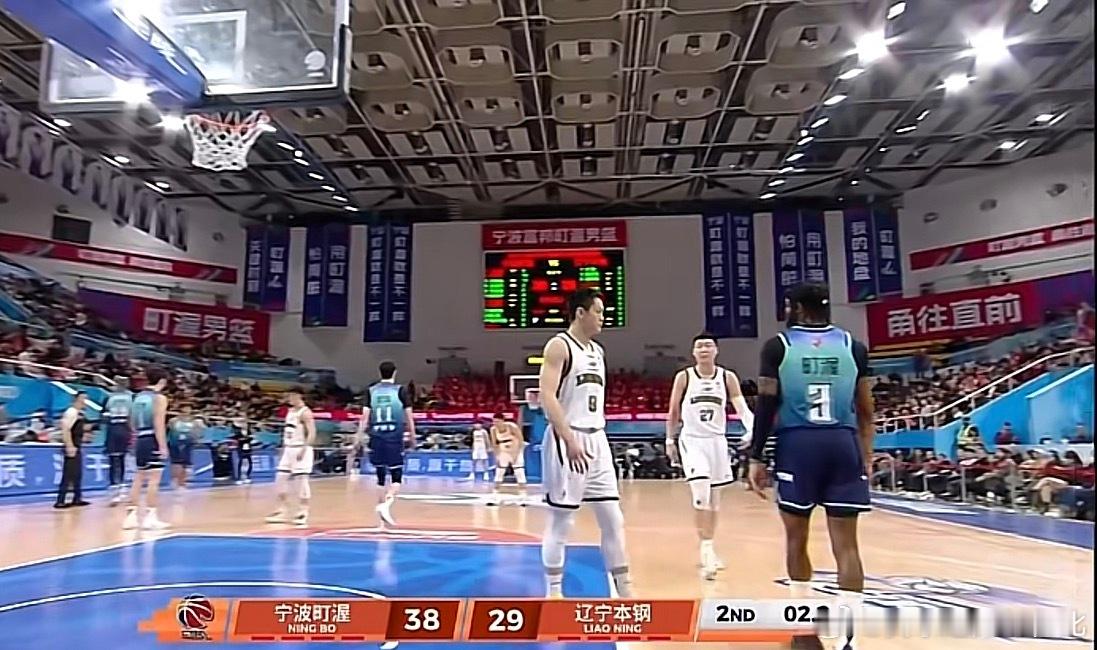 辽宁队现在打球太难看了半场29分的进攻，篮筐都快砸没了换教练，你换科尔来也没用啊