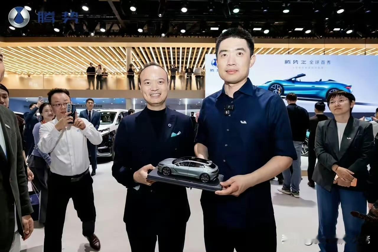 李想探营腾势，王传福亲讲五分钟闪充

2026北京车展，理想汽车CEO李想现身比