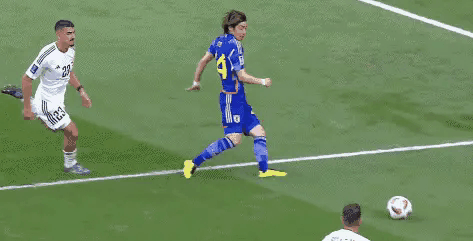 视频助理裁判明察秋毫，日本队浅野拓磨未能骗得点球。
北京时间1月19日晚，卡塔尔