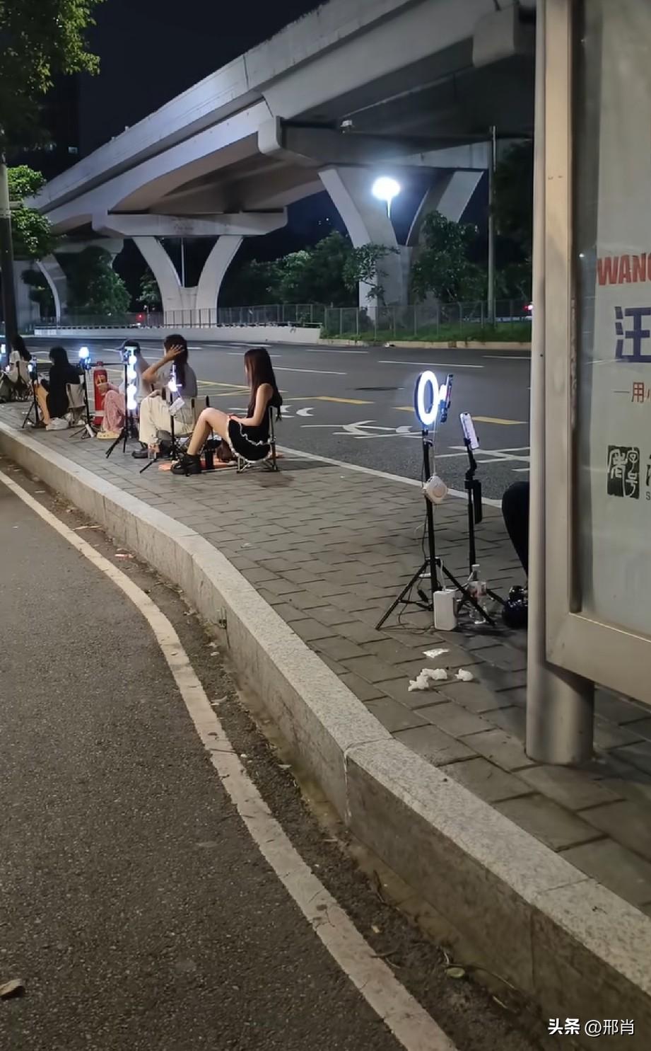 只要你开法拉利，对方会主动要你微信
