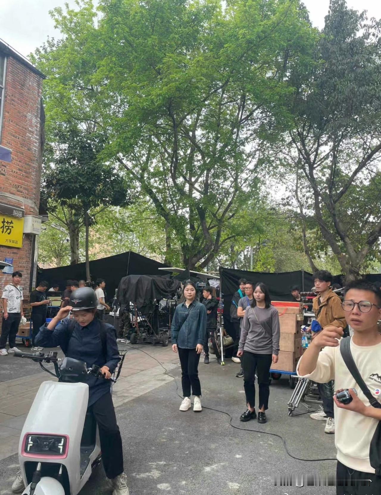 赵丽颖高人气，高流量的背后，是一部部作品累积的好口碑和路人缘。了解她的都知道，她