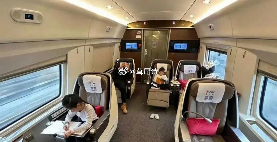 看了高铁上这一幕，才知道赚钱的意义 