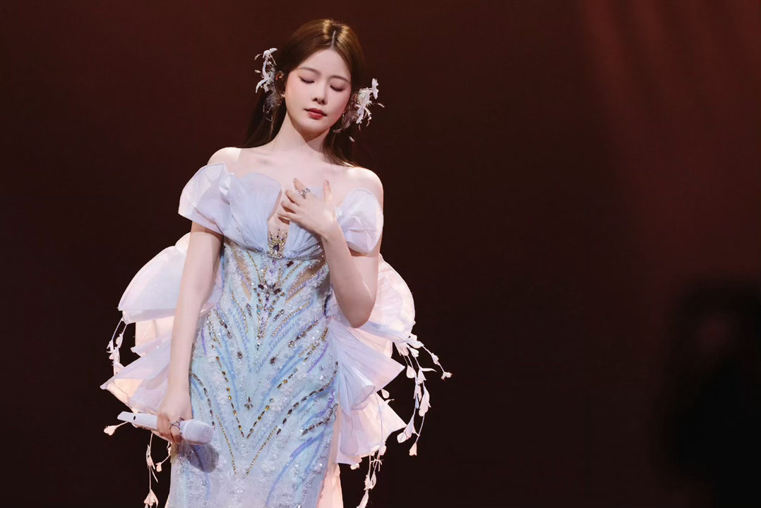 陈卓璇广州巡回演唱会官宣十年逐梦不忘初心，坚守热爱从未停下脚步，陈卓璇携「当·拾