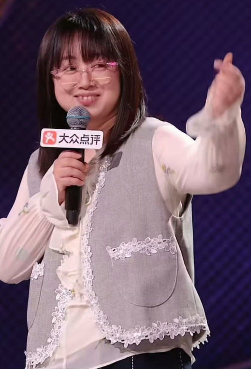 QQ是微信它奶脱口秀和Ta的朋友们怕年轻观众不了解QQ，史妍脑洞大开趣味类比，Q