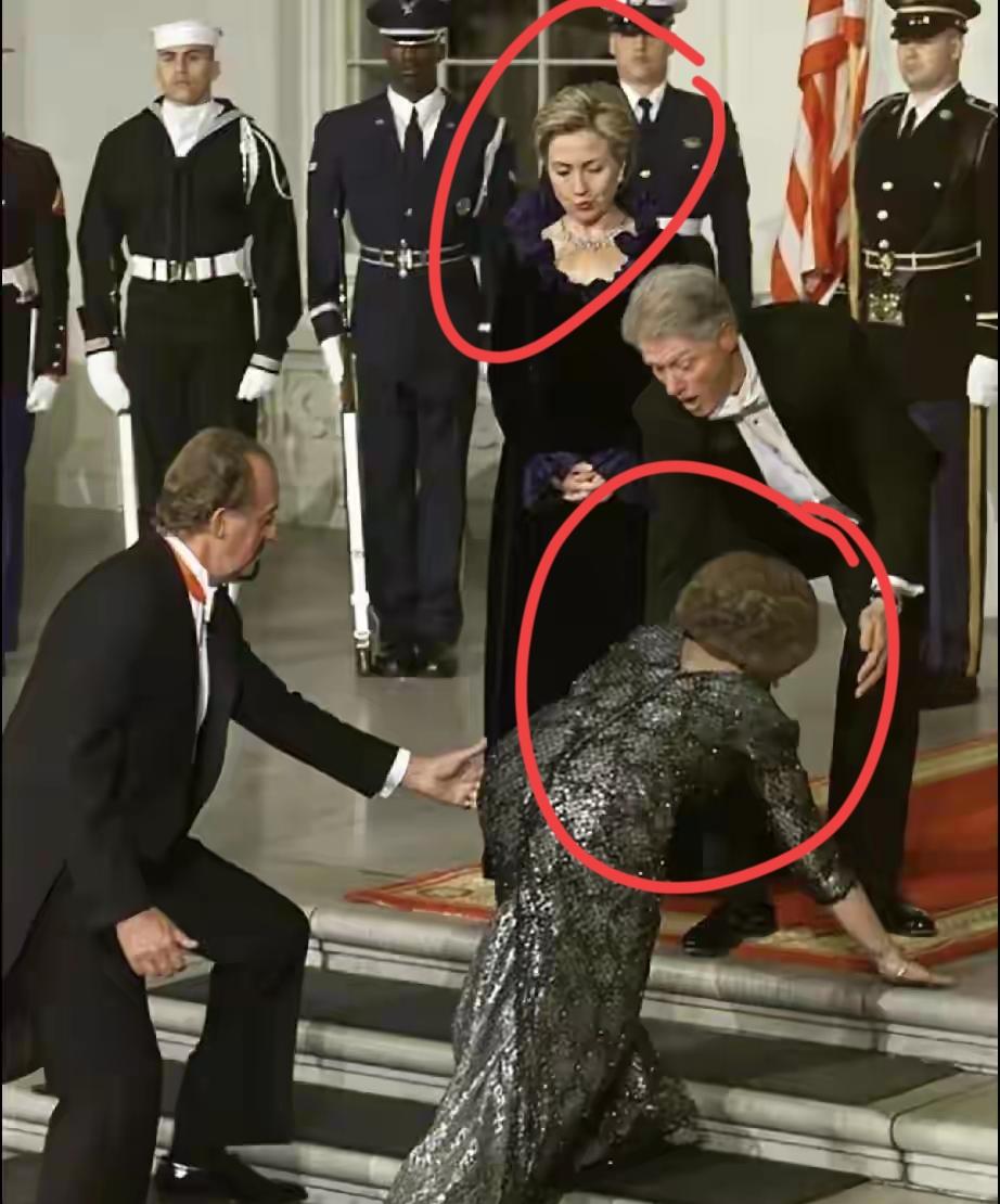 这样一看，希拉里确实“冷漠和无情”！
人，在某个特定的时间内，或许无意识的、展示