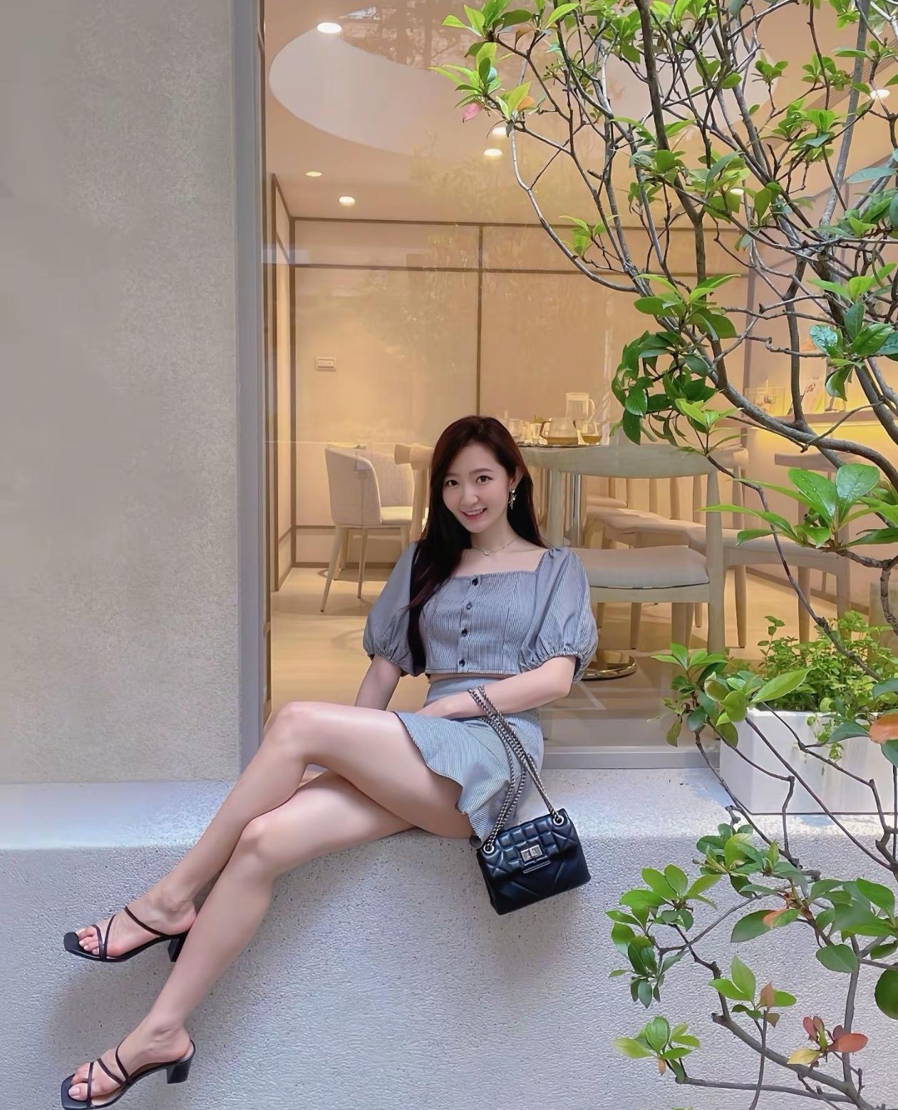 简约又不失妩媚，小清新穿搭